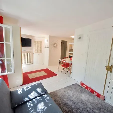En Bord De Marne Apartment